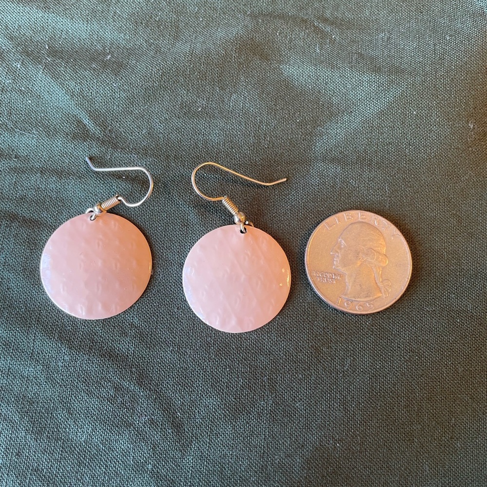 Circle creme colored earrings